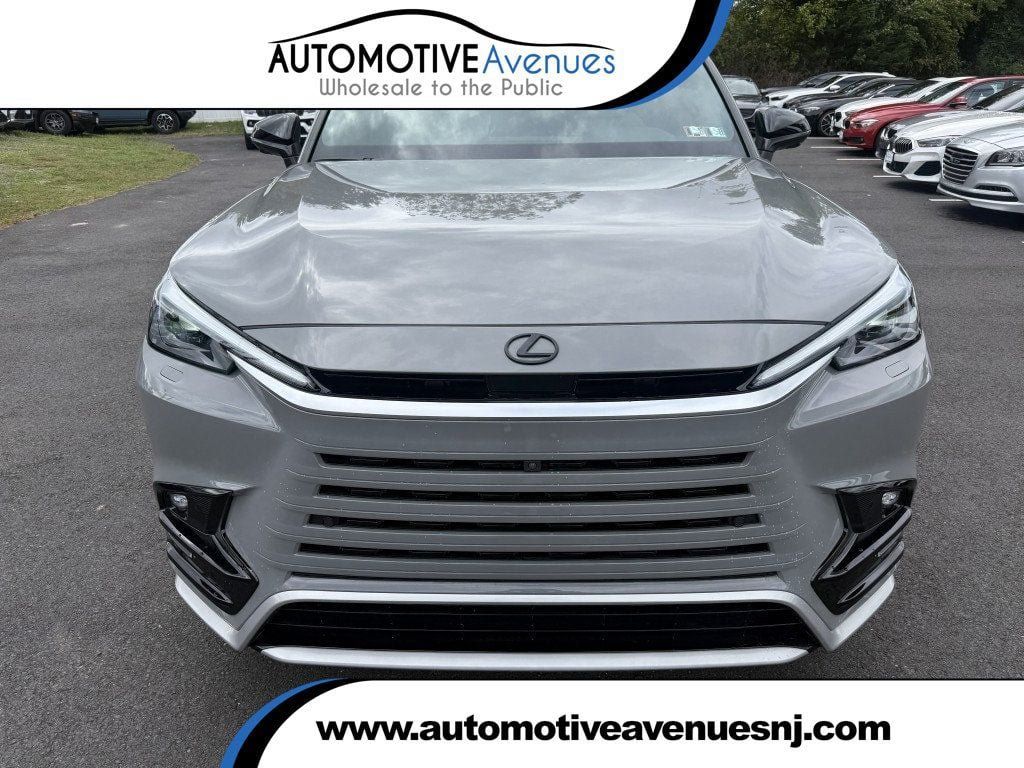 Used 2026 Lexus TX 500h AWD w/ Technology Package image 1