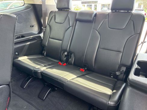 Used 2025 Kia Telluride LX FWD image 16