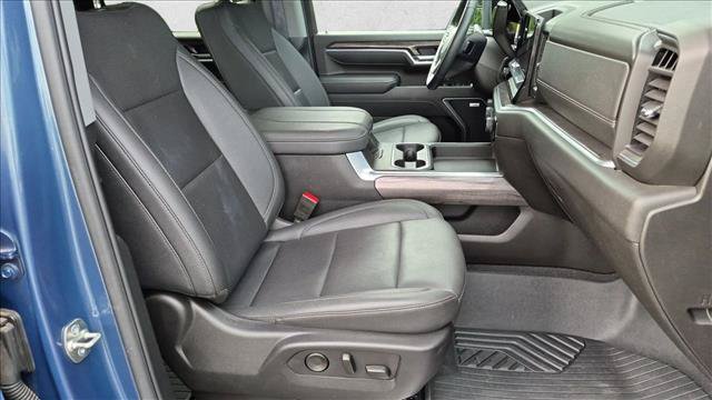 Used 2025 Chevrolet Silverado 2500 LTZ w/ LTZ Convenience Package AWD/4WD image 22