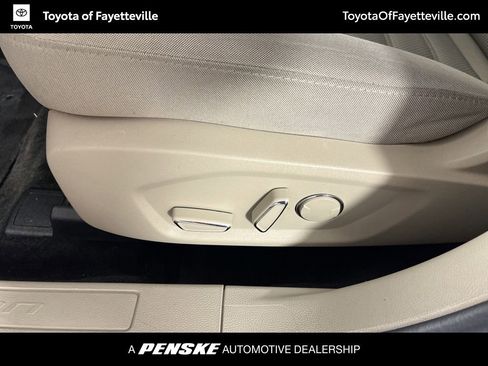 Used 2018 Ford Fusion SE image 22