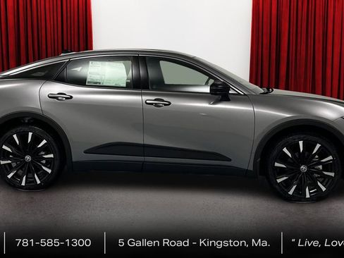 New 2025 Toyota Crown Platinum AWD/4WD image 4