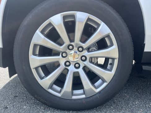 New 2025 Chevrolet Suburban Premier image 13