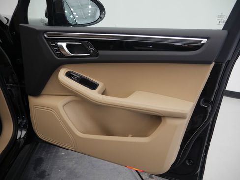 New 2026 Porsche Macan AWD/4WD image 26