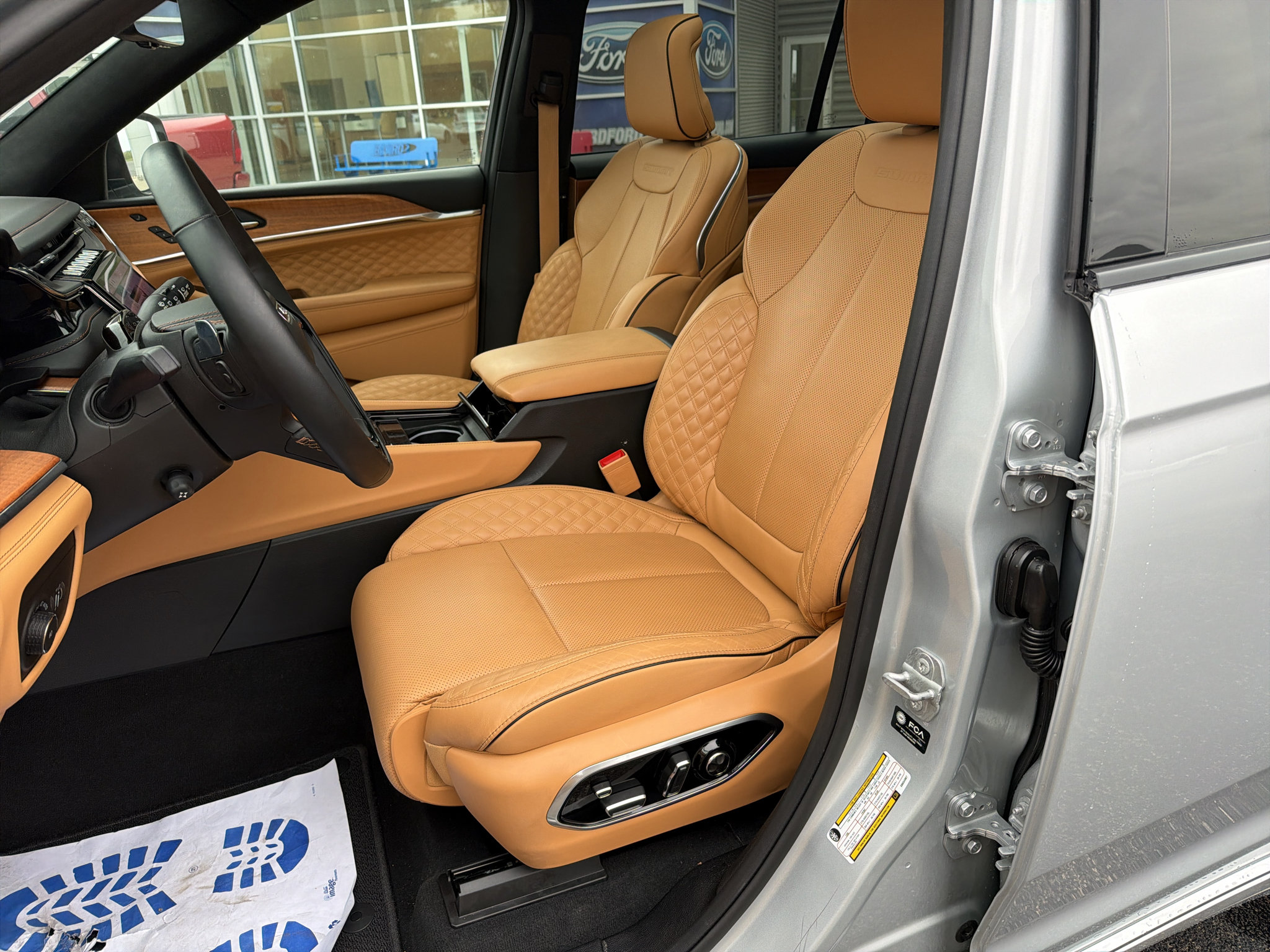 Used 2025 Jeep Grand Cherokee L Summit AWD/4WD image 12