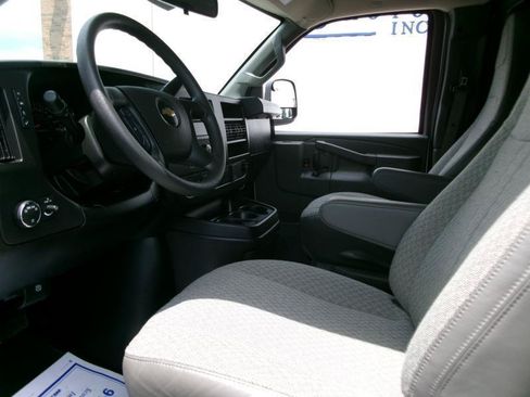 Used 2025 Chevrolet Express 3500 LT w/ LT Preferred Equipment Group RWD image 9