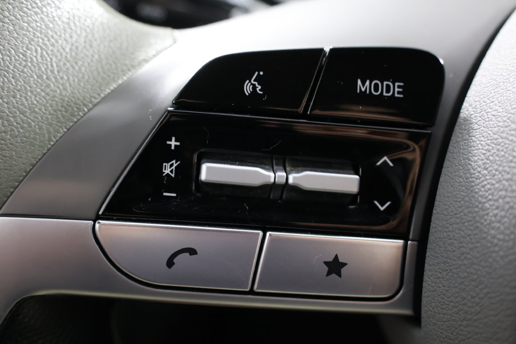 Used 2024 Hyundai Elantra SEL FWD image 11