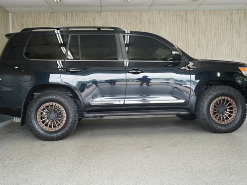 Used 2017 Toyota Land Cruiser AWD/4WD image 6