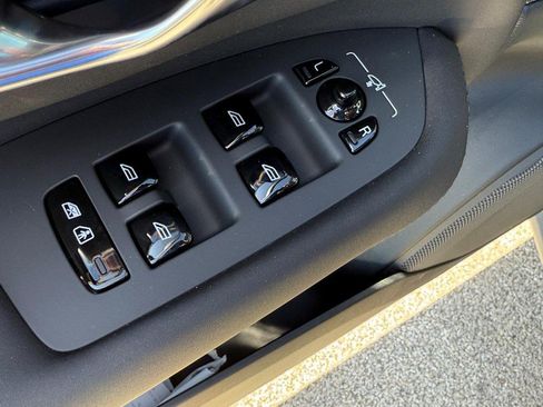 New 2025 Volvo XC90 T8 Ultra w/ Protection Package Premier image 9