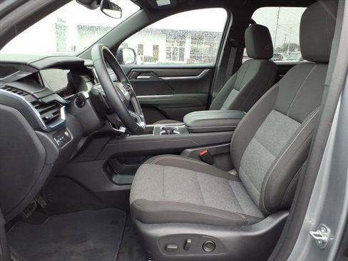 Used 2025 GMC Acadia Elevation image 11