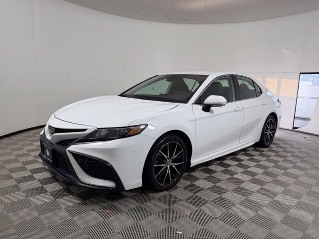 Used 2024 Toyota Camry SE AWD/4WD image 3