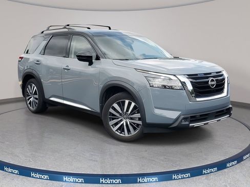 Used 2022 Nissan Pathfinder Platinum w/ Cargo Package image 4