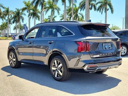 Used 2022 Kia Sorento S image 4