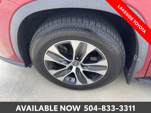 Used 2021 Toyota Highlander XLE FWD image 13