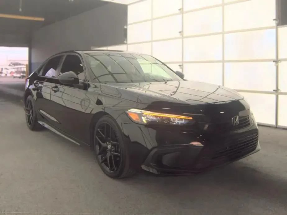 Used 2022 Honda Civic Sport image 2