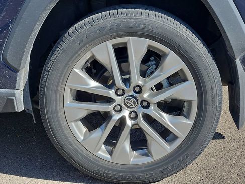 Used 2021 Toyota RAV4 XLE Premium FWD image 4