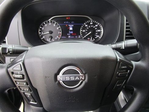 Used 2023 Nissan Frontier SV image 17