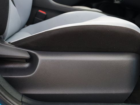 Used 2022 Toyota Prius L Eco image 29