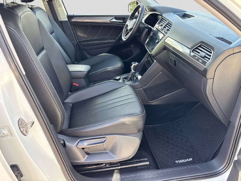 Used 2023 Volkswagen Tiguan SE AWD/4WD image 17