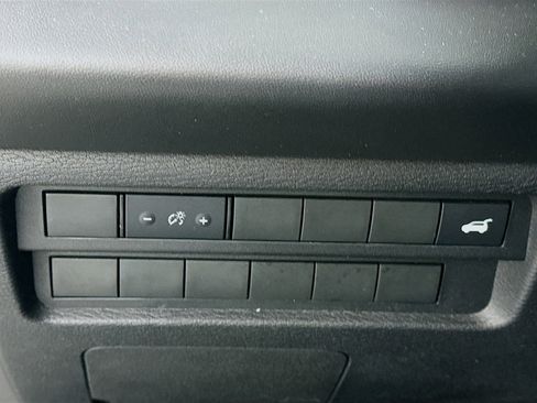 Used 2024 Mitsubishi Outlander SE image 17