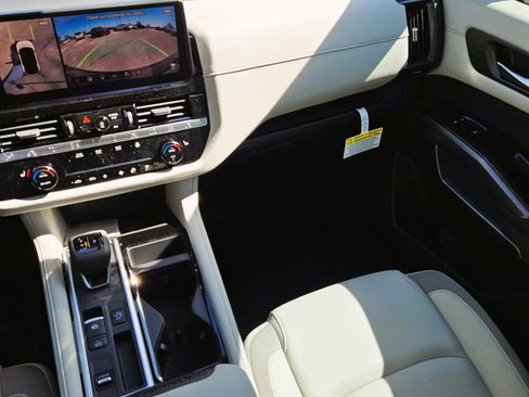 New 2026 Nissan Pathfinder SL w/ SL Premium Package FWD image 13