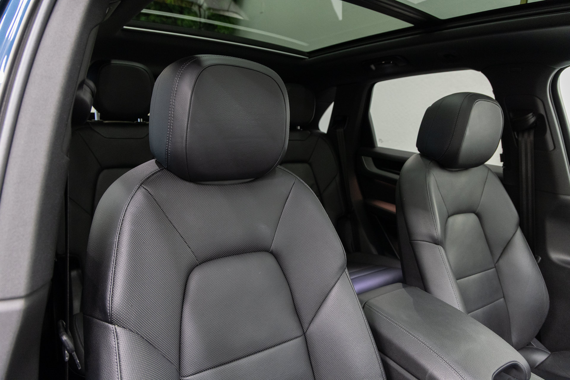 Used 2024 Porsche Cayenne S AWD/4WD image 21