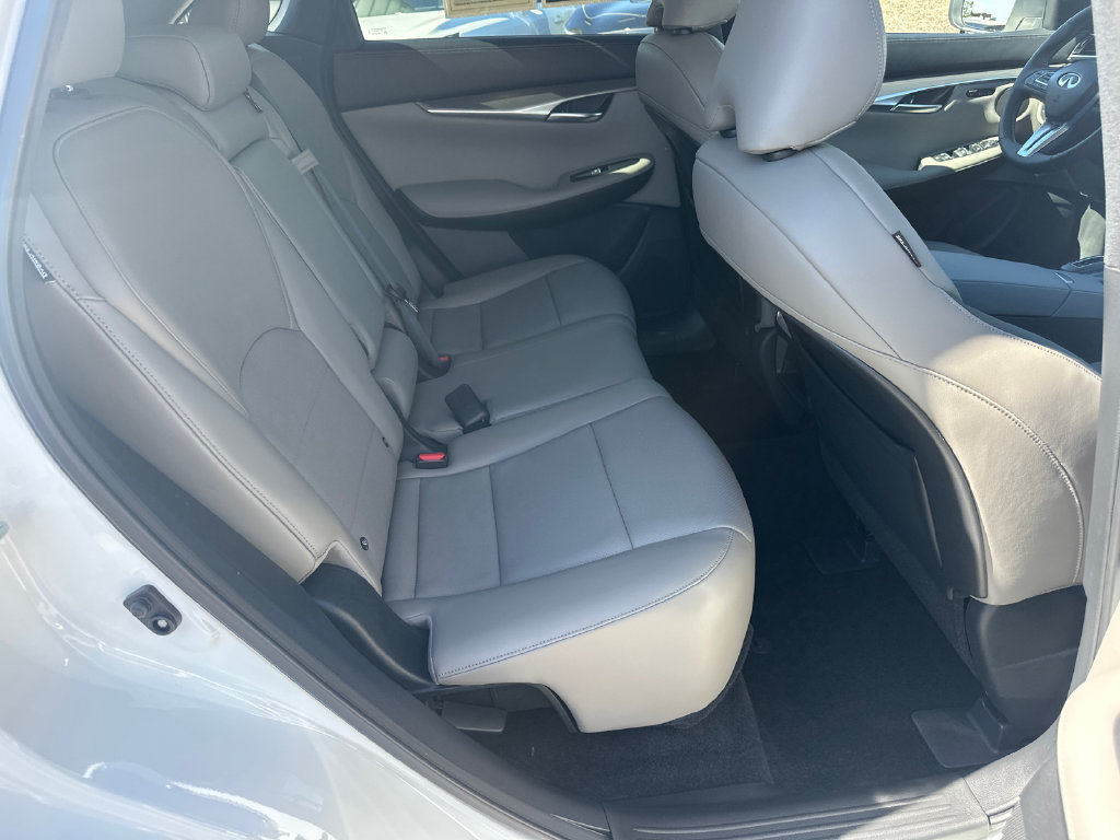 Certified 2023 INFINITI QX50 Luxe FWD image 13