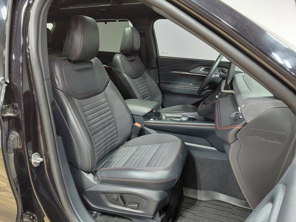 Certified 2025 Ford Explorer ST-Line w/ Premium Package AWD/4WD image 27