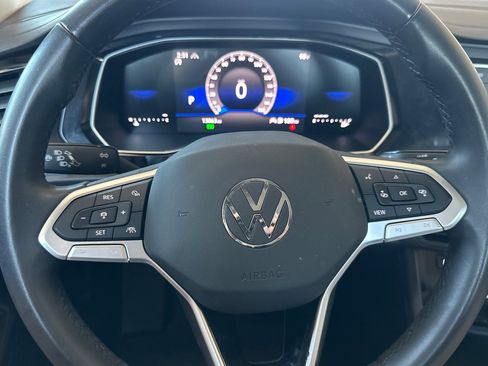 Certified 2024 Volkswagen Jetta SE w/ Panoramic Sunroof Package image 22