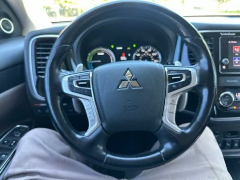 Used 2018 Mitsubishi Outlander SEL AWD/4WD image 43