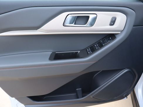 New 2026 Ford Explorer Active w/ Active Comfort Package RWD image 18