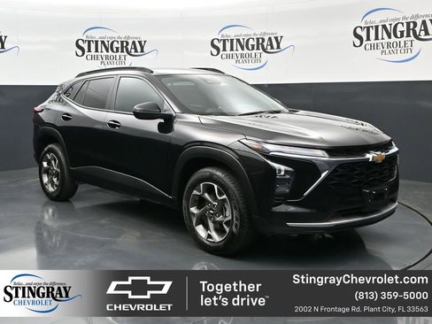 Used 2025 Chevrolet Trax LT image 1