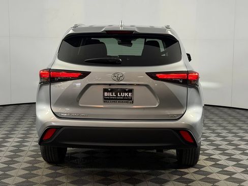 Used 2025 Toyota Highlander XLE FWD image 7