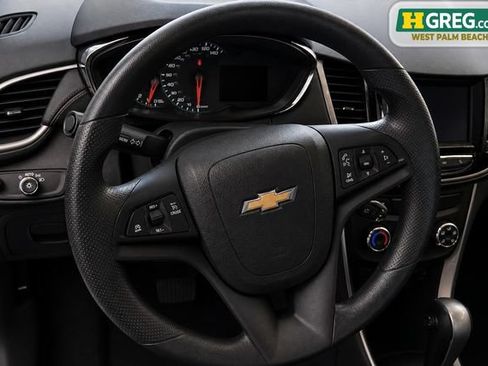 Used 2020 Chevrolet Trax LT FWD image 14