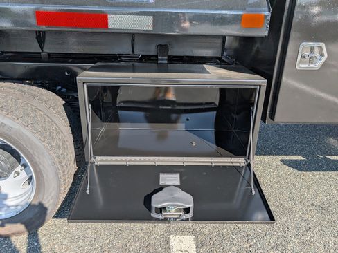 New 2025 Ford F550 4x4 Crew Cab image 13