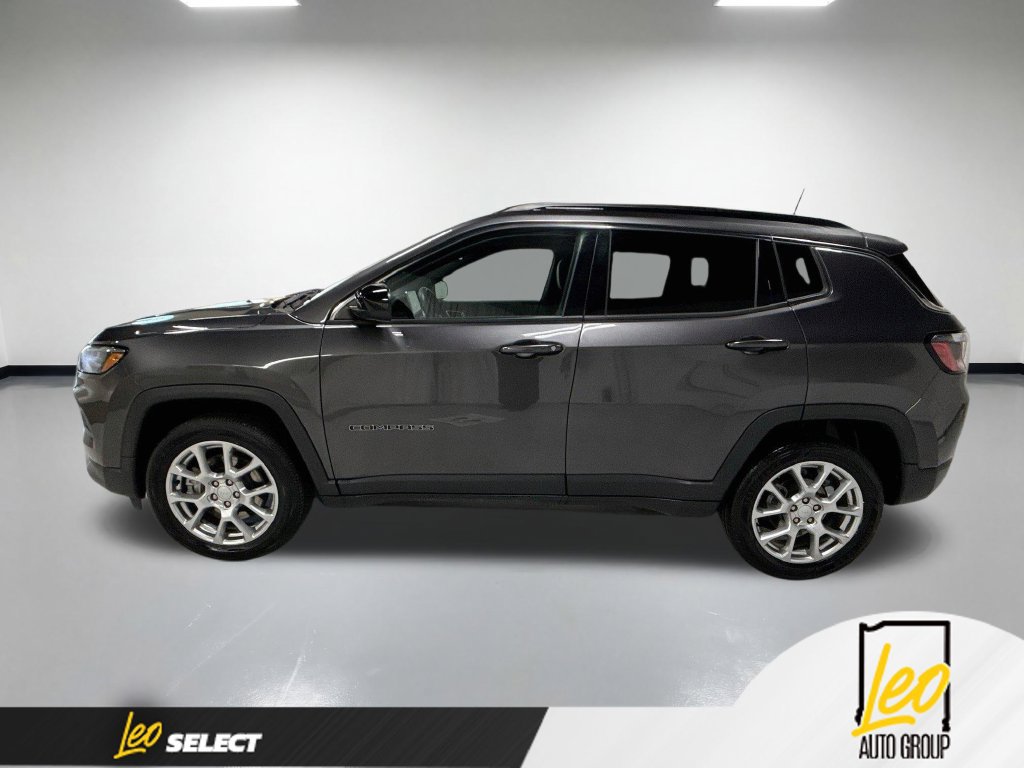 Used 2023 Jeep Compass Latitude AWD/4WD image 11