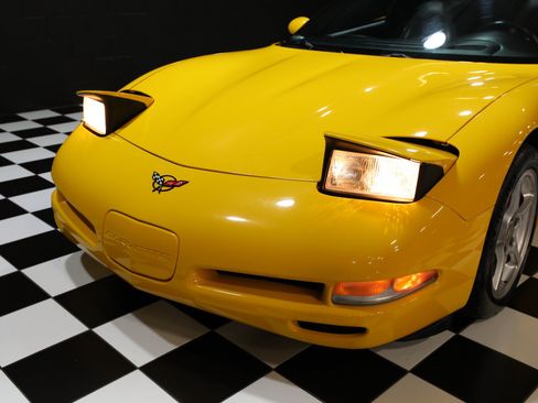 Used 2000 Chevrolet Corvette Coupe w/ Memory Pkg RWD image 13