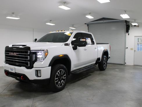 Used 2022 GMC Sierra 2500 AT4 w/ AT4 Preferred Package image 4