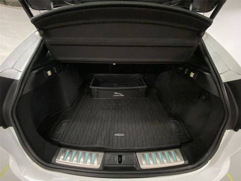 Used 2018 Jaguar F-PACE Portfolio image 25