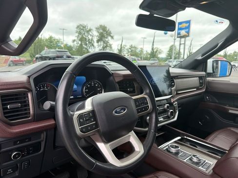 Used 2024 Ford Expedition Limited AWD/4WD image 12