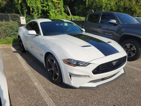 Used 2018 Ford Mustang Coupe RWD image 2