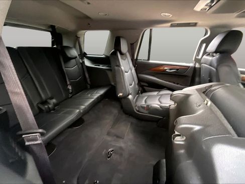Used 2017 Cadillac Escalade Premium Luxury RWD image 18