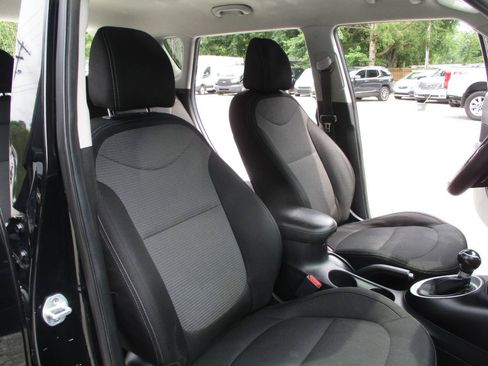 Used 2017 Kia Soul + FWD image 24