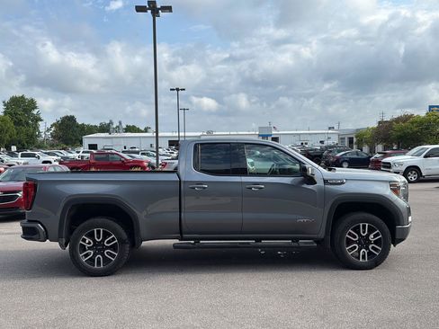 Used 2019 GMC Sierra 1500 AT4 w/ Driver Alert Package I AWD/4WD image 2