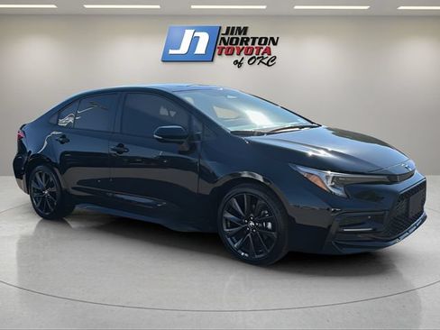 Used 2024 Toyota Corolla SE FWD image 3