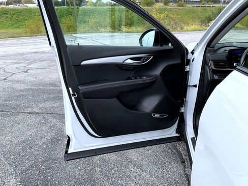 Certified 2025 Buick Envision Sport Touring image 9