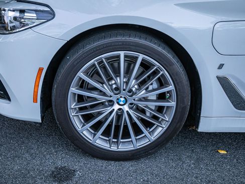 Used 2019 BMW 530e w/ Convenience Package image 11