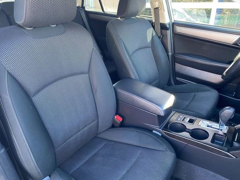 Used 2017 Subaru Outback 2.5i Premium image 16
