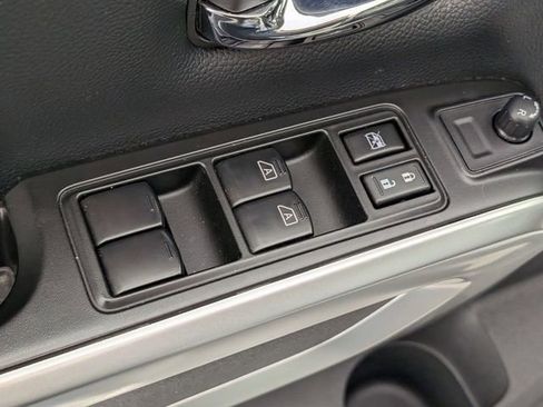 Used 2024 Nissan Titan SV w/ SV Convenience Package image 13