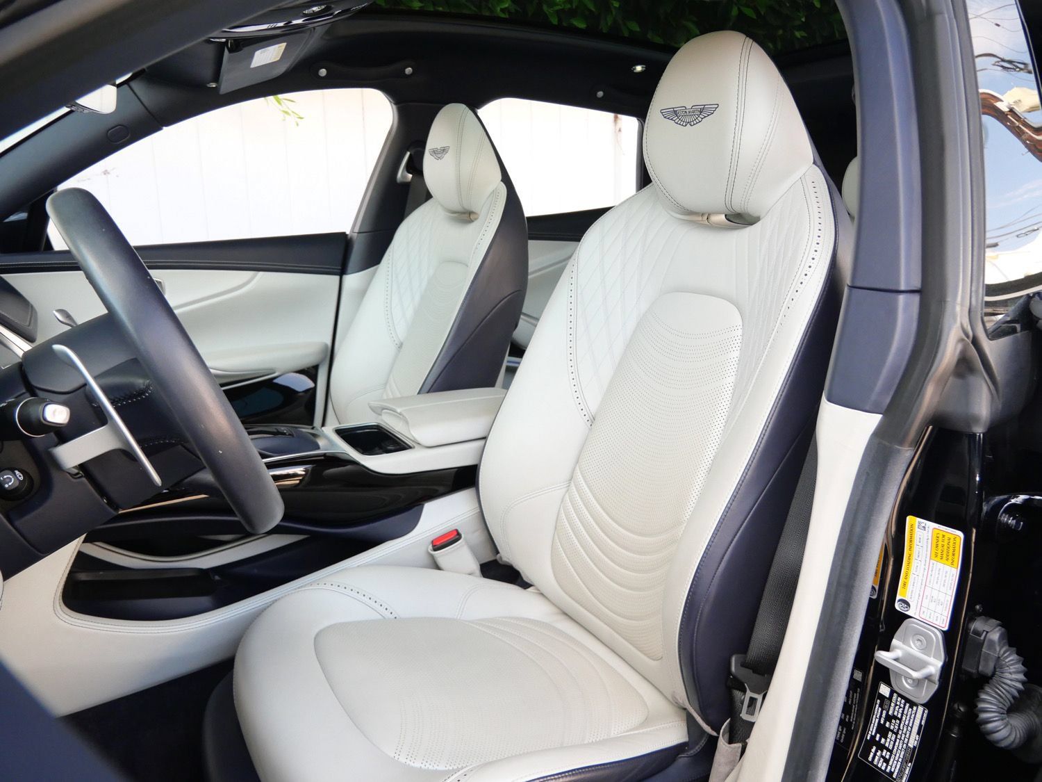 Used 2023 Aston Martin DBX AWD/4WD image 16