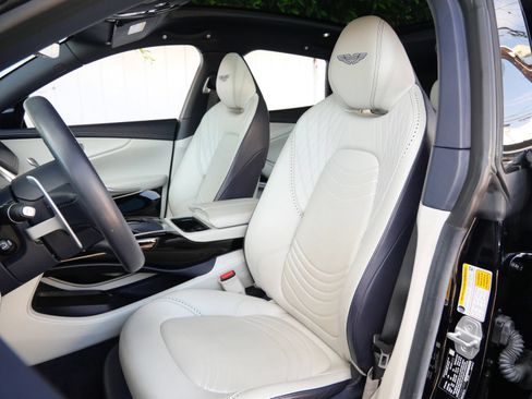 Used 2023 Aston Martin DBX AWD/4WD image 16
